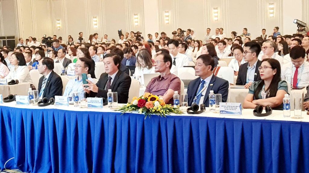 Đại biểu tham dự Diễn đàn "Hội tụ nguồn lực toàn cầu phát triển hệ sinh thái đổi mới sáng tạo và khởi nghiệp sáng tạo địa phương trong kỷ nguyên kinh tế số"