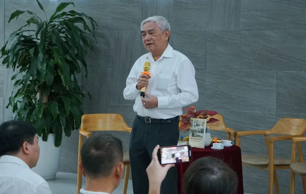Ra mắt cuốn nhật ký thứ 3 của Đặng Thùy Trâm: Người kể chuyện - Người tiếp nối 1 TS Nguyễn Quân - nguyên Bộ trưởng Bộ Khoa học - Công nghệ - phát biểu khai mạc buổi tọa đàm